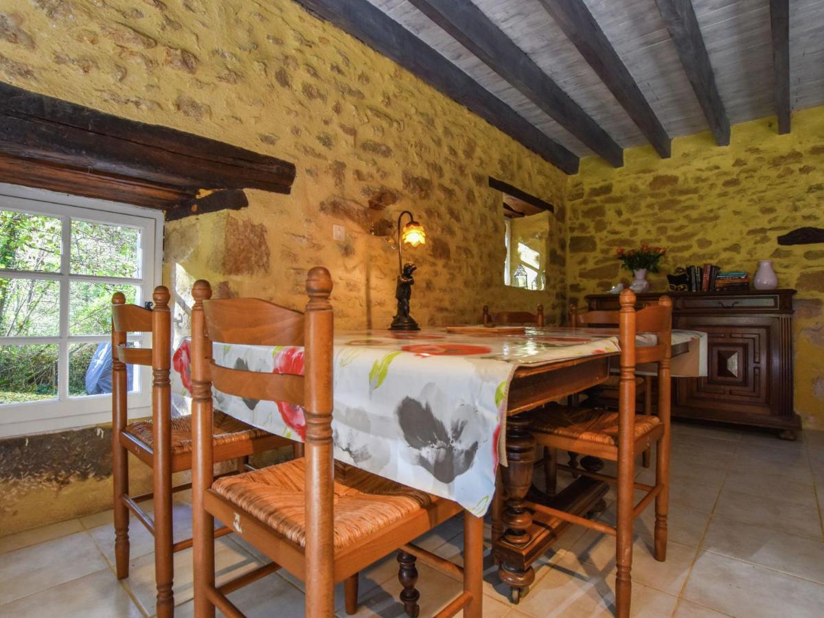 Cosy Holiday Home In Lantheuil With Garden 维尔弗兰彻杜波里 外观 照片