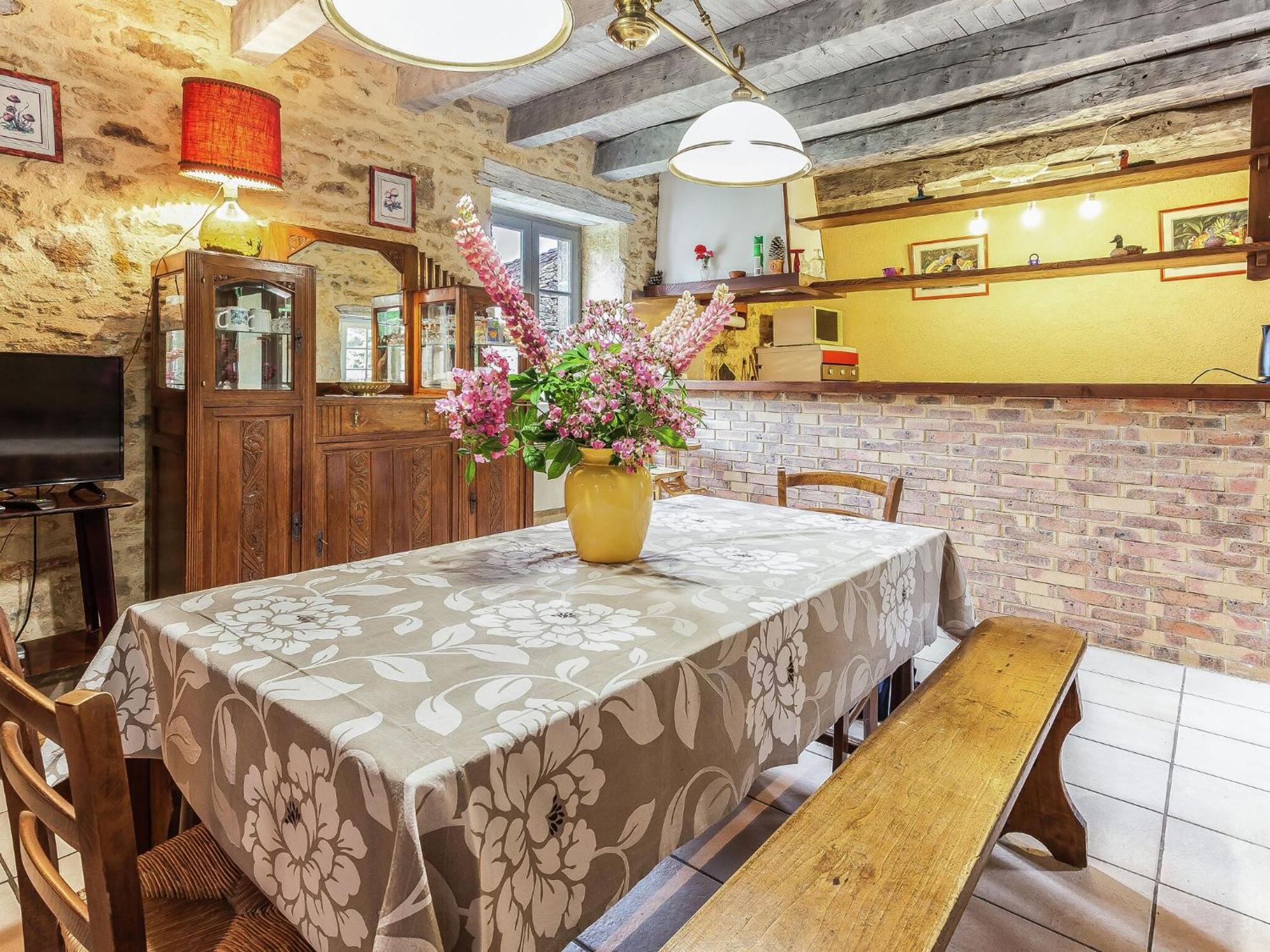 Cosy Holiday Home In Lantheuil With Garden 维尔弗兰彻杜波里 外观 照片