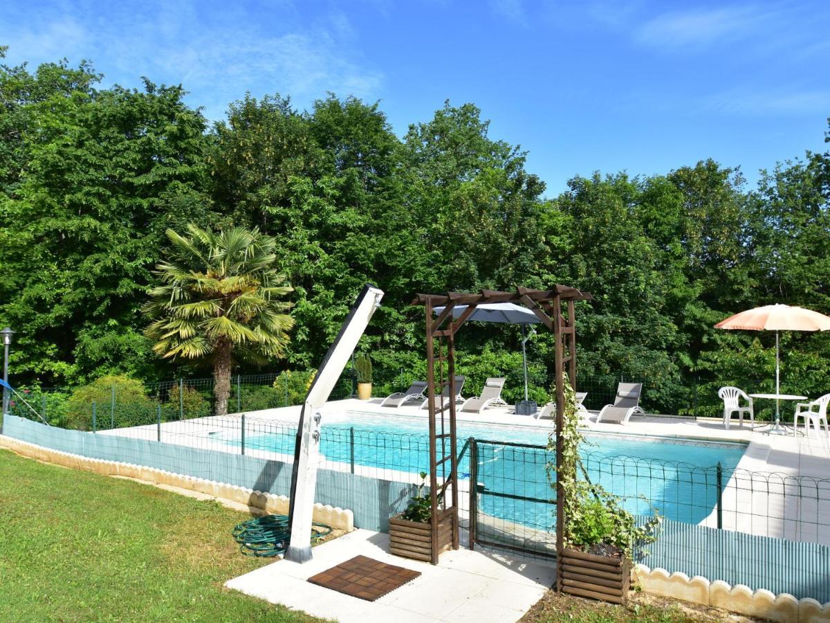 Cosy Holiday Home In Lantheuil With Garden 维尔弗兰彻杜波里 外观 照片